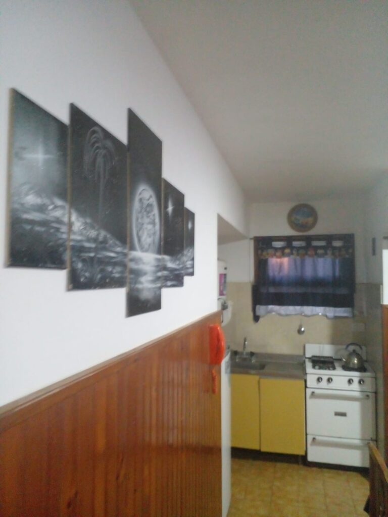 Cocina práctica y bien distribuida