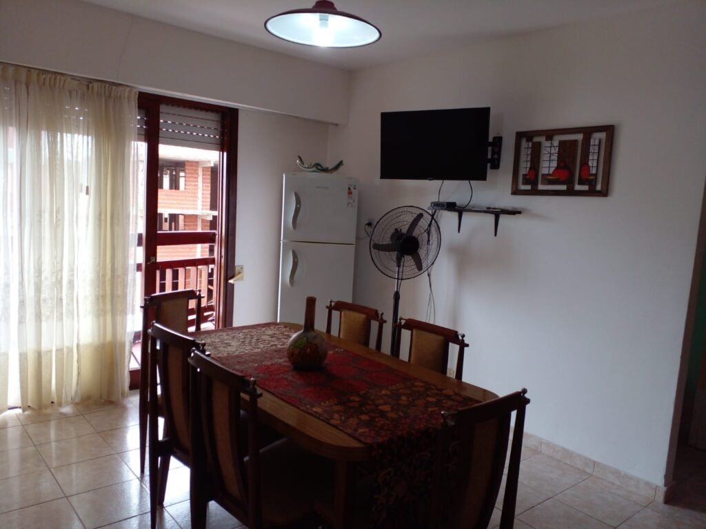 Living comedor amplio y cómodo, ideal para descansar después de la playa.