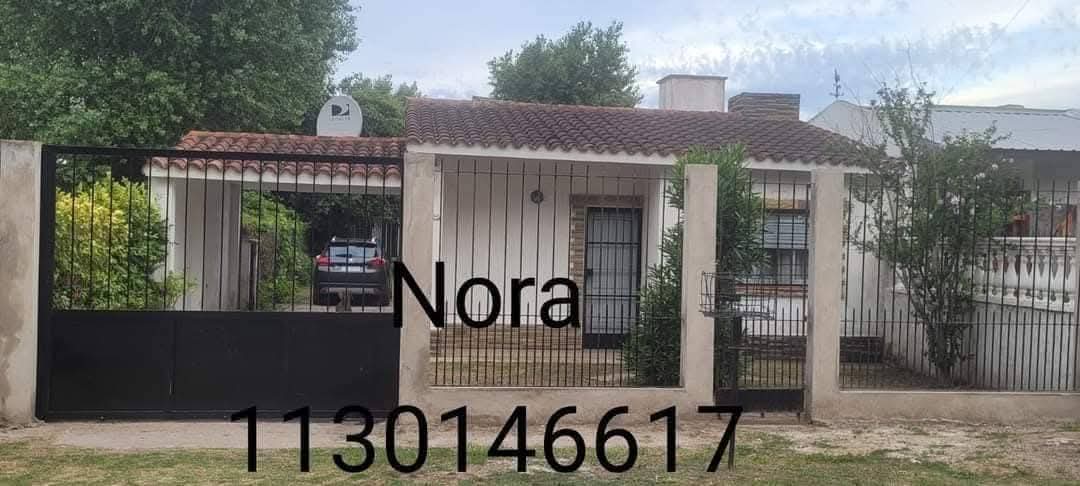 Chalet familiar amplio con garage y patio en Santa Teresita